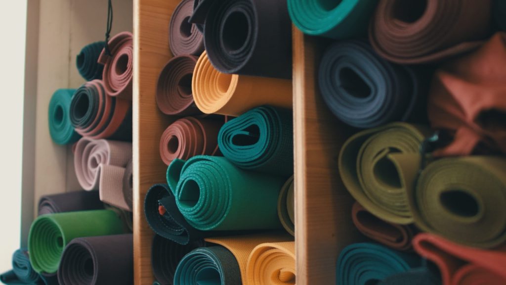 Yogamatte mit nach Hause nehmen